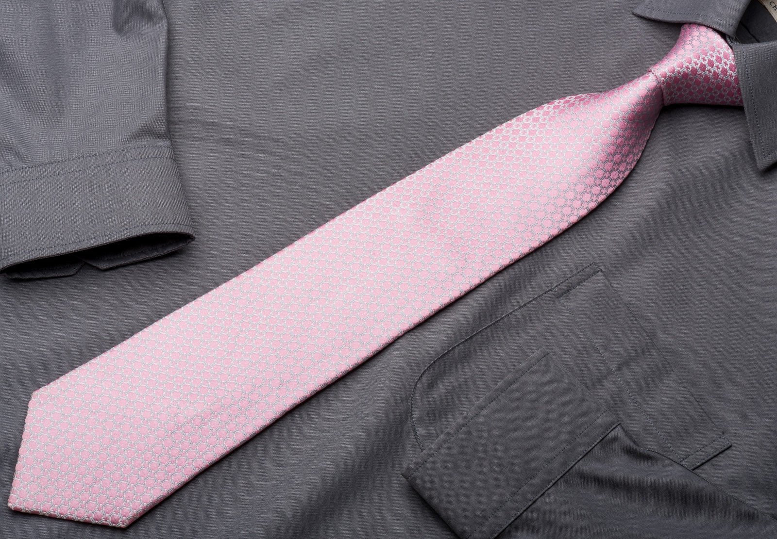 Aquascutum Men's Silk Tie Interlocking Chains On Pink With Silver Sparkles - Image 4
