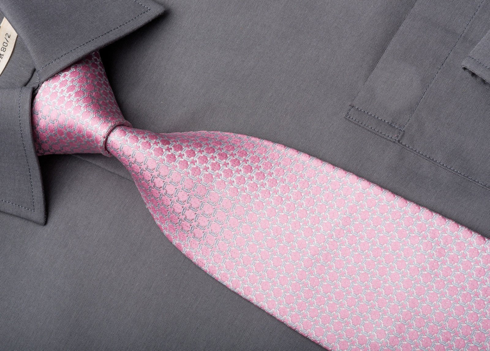 Aquascutum Men's Silk Tie Interlocking Chains On Pink With Silver Sparkles - Image 5