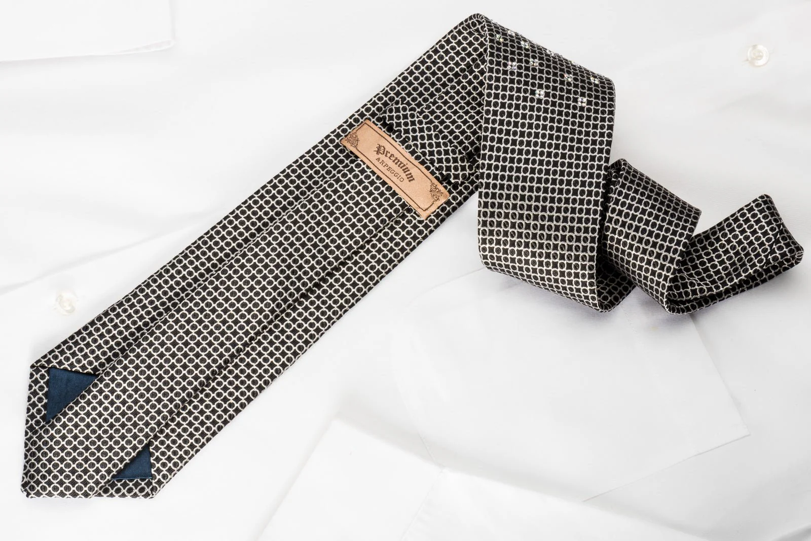 Arpeggio Men's Woven Silk Necktie Silver Trellis On Bleck With Rhinestones - Image 7