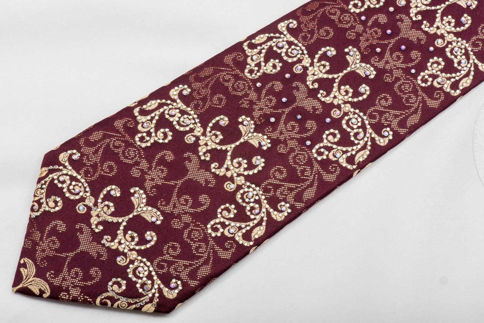 Daniel Hechter Men's Rhinestone Silk Tie Golden Damask On Burgundy With Sparkles - Image 3