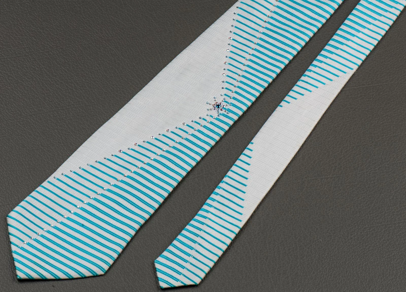 Daniel Hechter Silk Neck Tie Blue Stripes On White With Rhinestones 3 1/2 Inch - Image 5