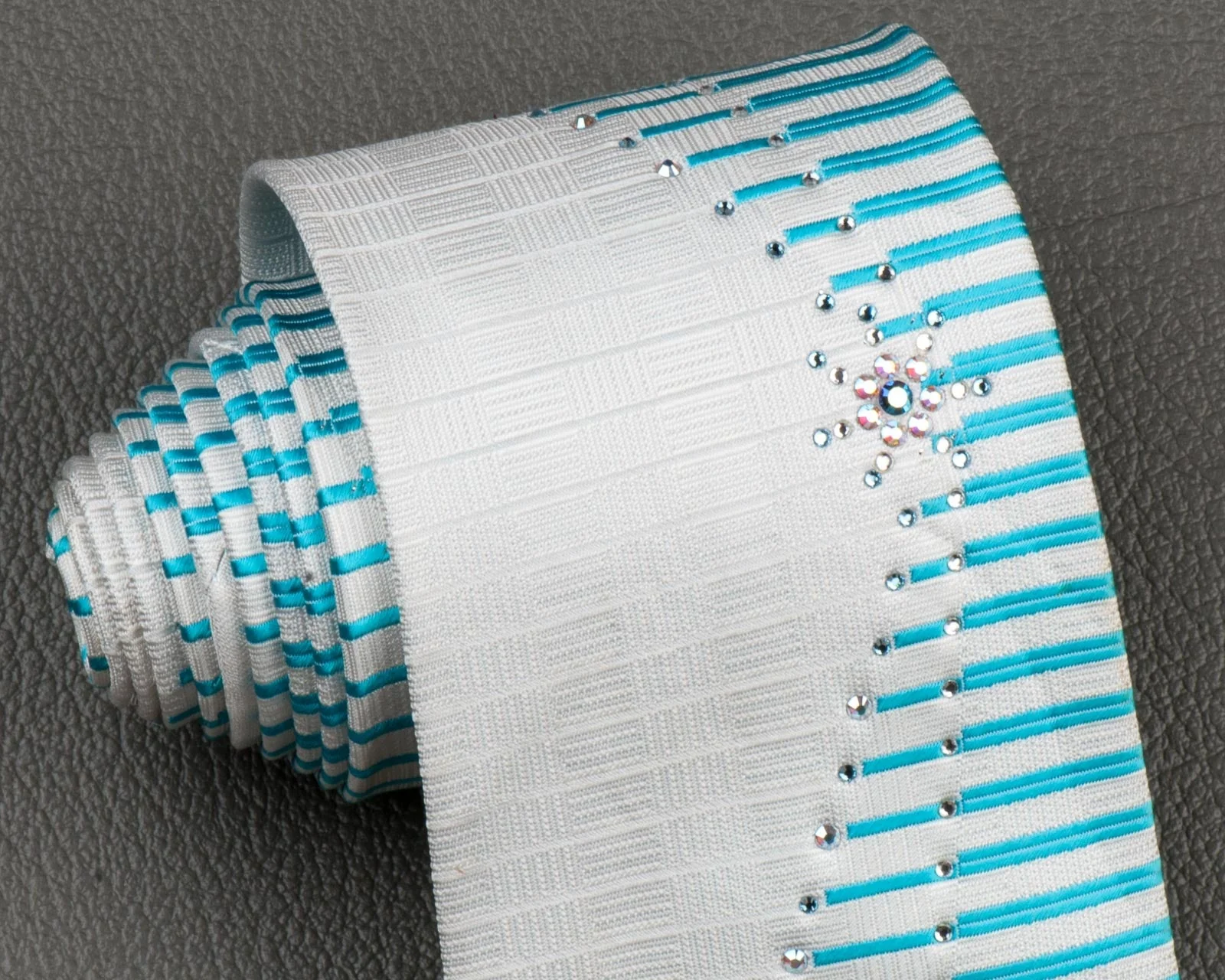 Daniel Hechter Silk Neck Tie Blue Stripes On White With Rhinestones 3 1/2 Inch - Image 8