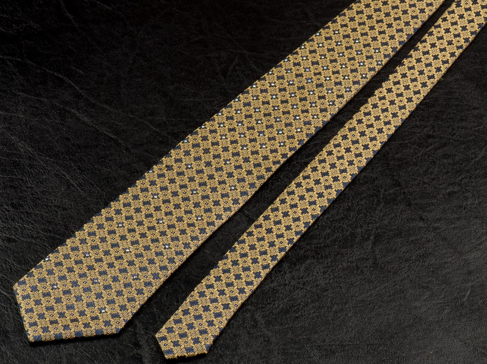 Daniel Heckter Men's Silk Rhinestone Tie Yellow Trellis On Blue With Silver Sparkles - Image 4