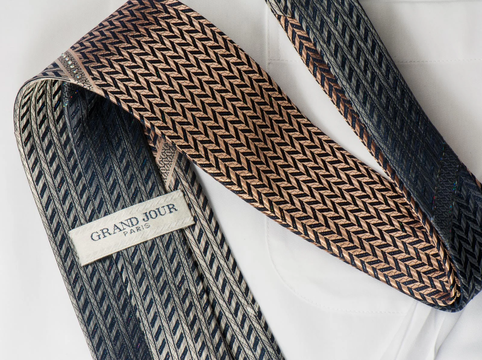 Grand Jour Men's Silk Rhinestone Neck Tie Gold Silver Herringbone With Silver Sparkles - Image 6