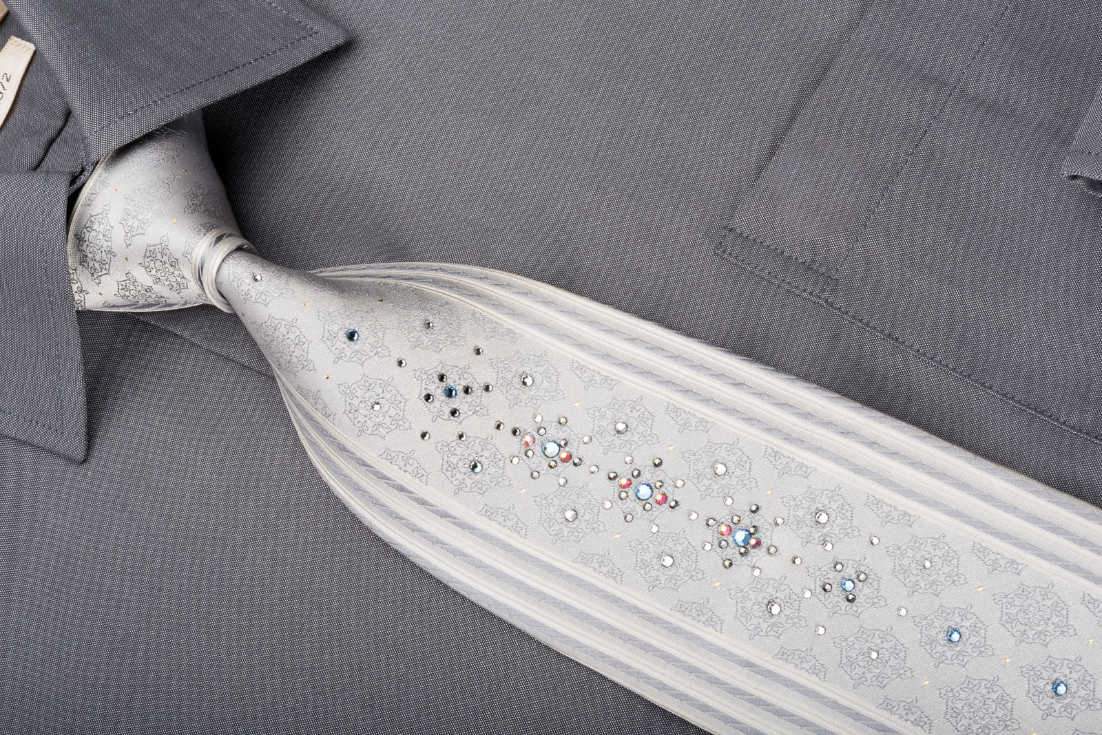 Guy Laroche Men's Rhinestone Silk Necktie Cartouch Vertical Stripes On Silver - Image 3