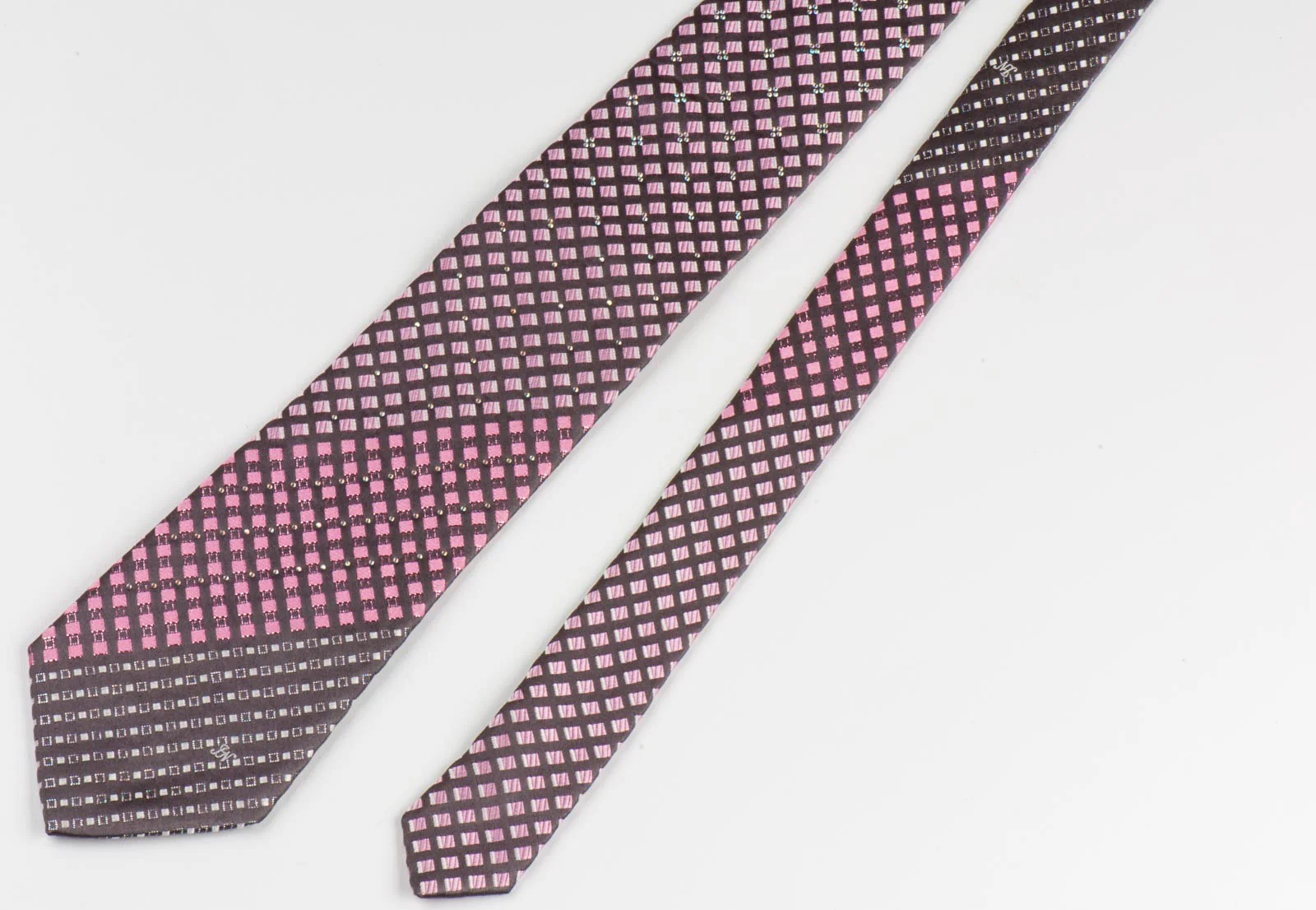 Indian Homme Men's Silk Rhinestone Neck Tie Pink Checks On Gray With Silver Sparkles - Image 4