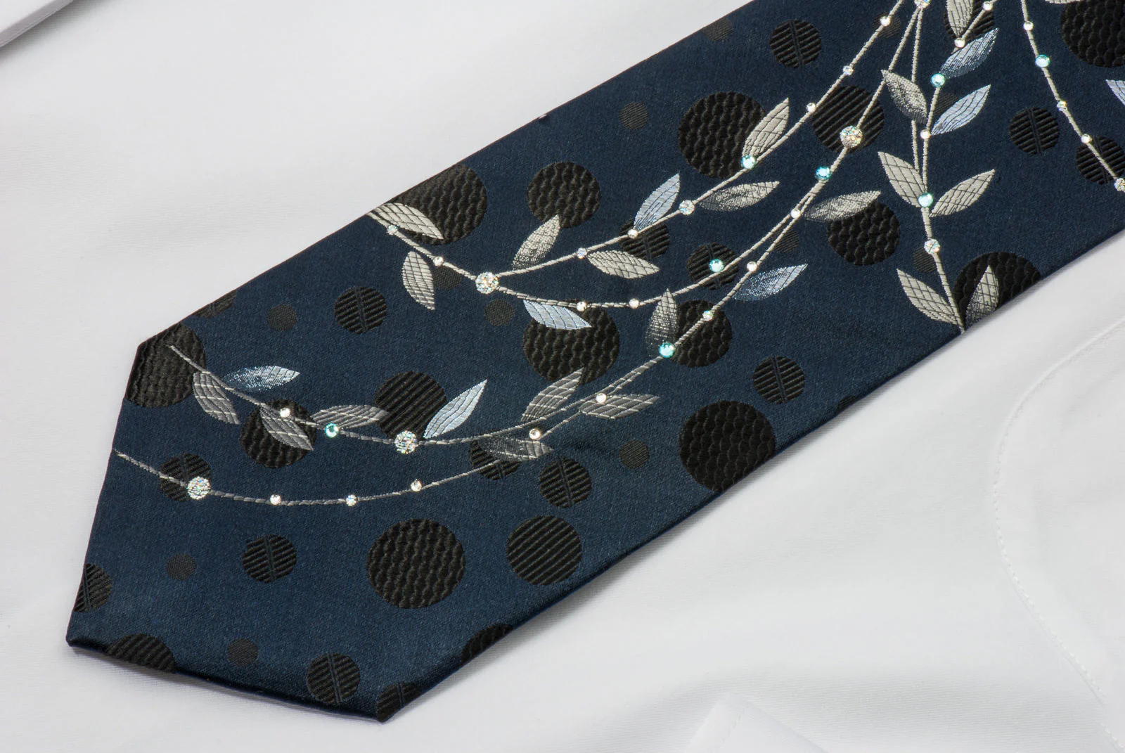 Indian Homme Rhinestone Necktie Silver Scroll Leaves On Navy Blue With Silver Sparkles - Image 2