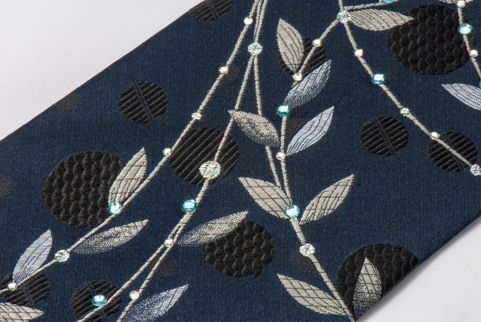 Indian Homme Rhinestone Necktie Silver Scroll Leaves On Navy Blue With Silver Sparkles - Image 6