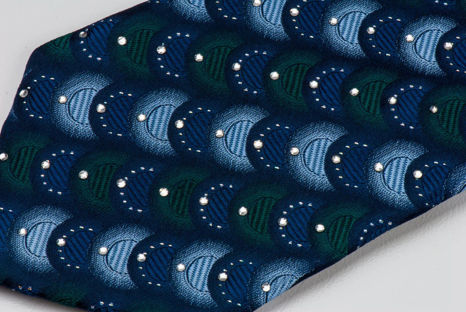 Indian Homme Silk Rhinestone Necktie Overlapping Circles On Blue With Silver Sparkles - Image 6