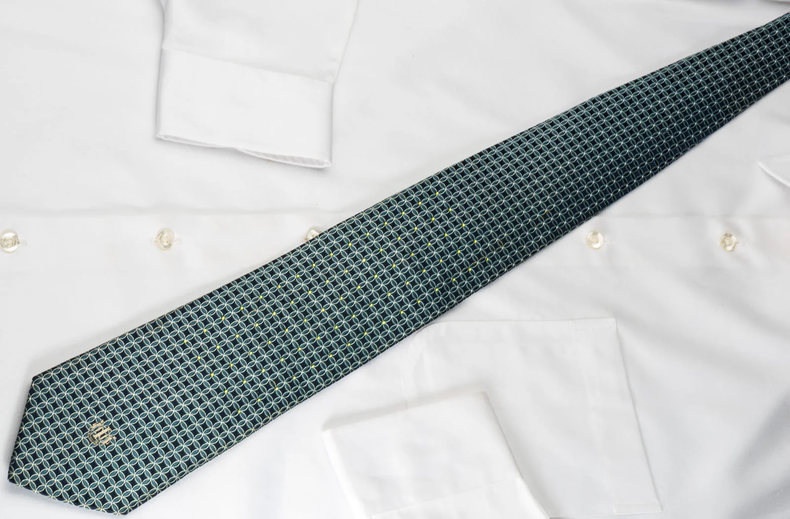 Indian Homme Silk Tie Interlocking Circles On Blue With Green Rhinestones & Sparkles - Image 5