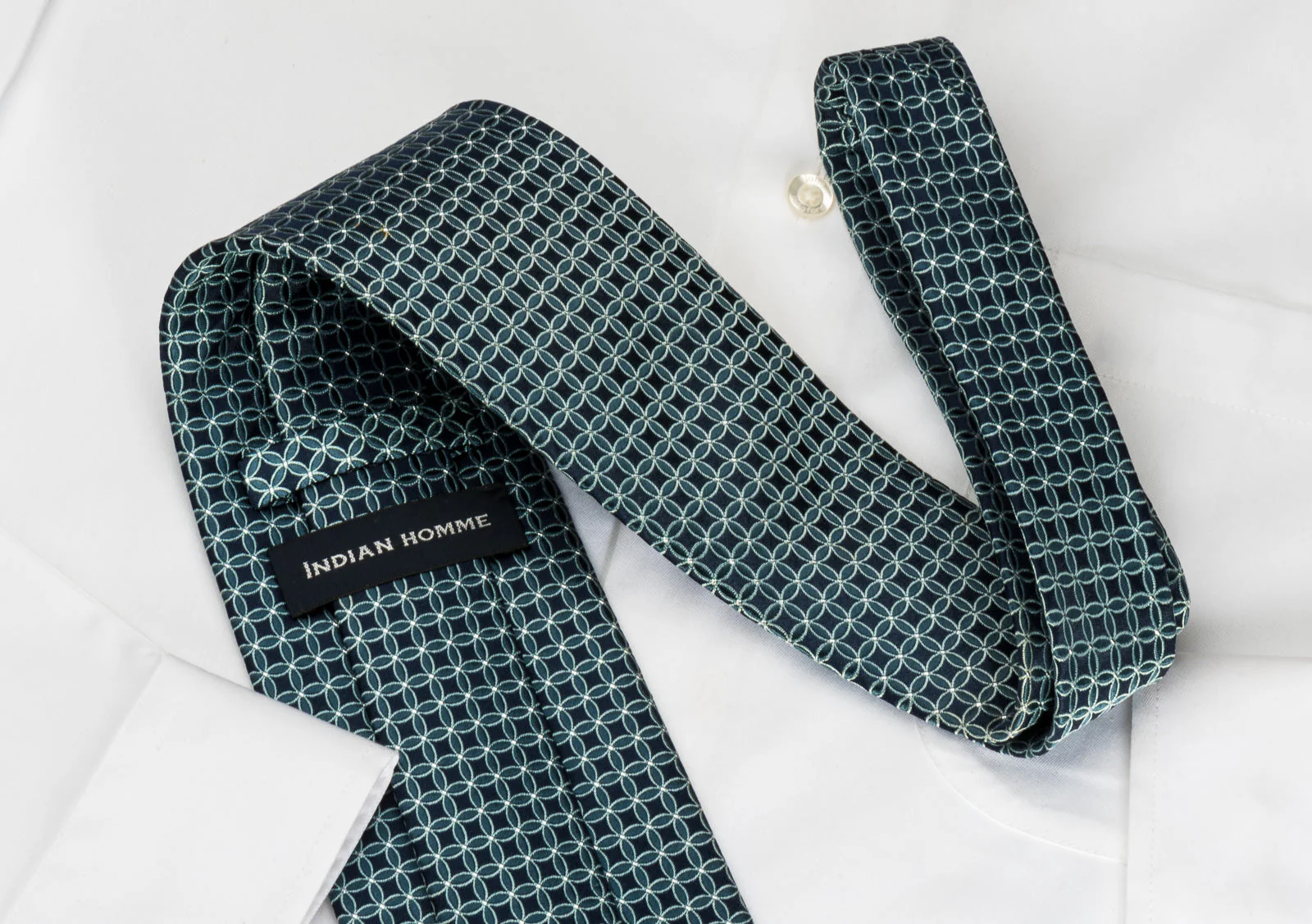 Indian Homme Silk Tie Interlocking Circles On Blue With Green Rhinestones & Sparkles - Image 6