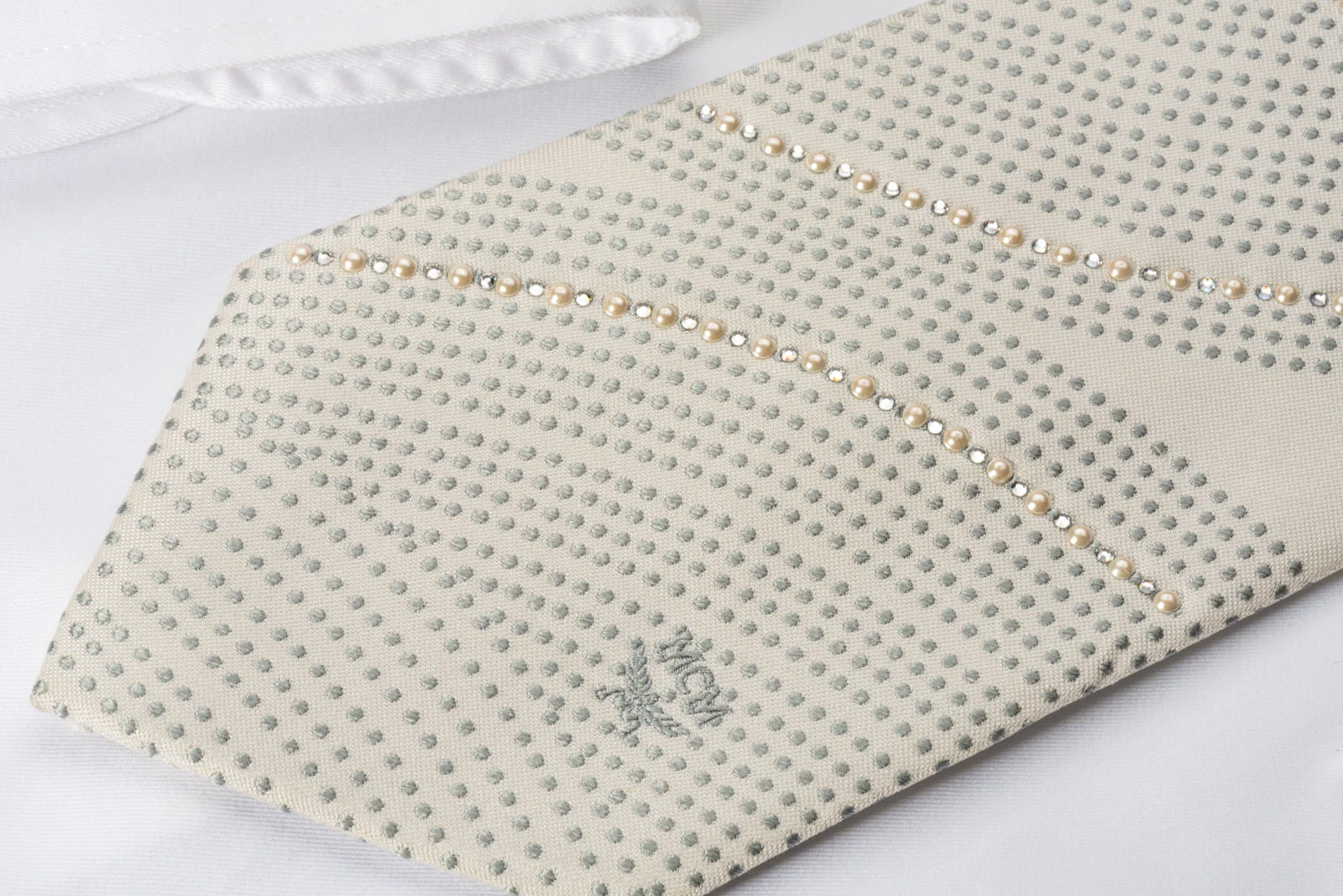 MCM White Rhinestone Necktie With White Pearls Silver Geometric Design - Image 6