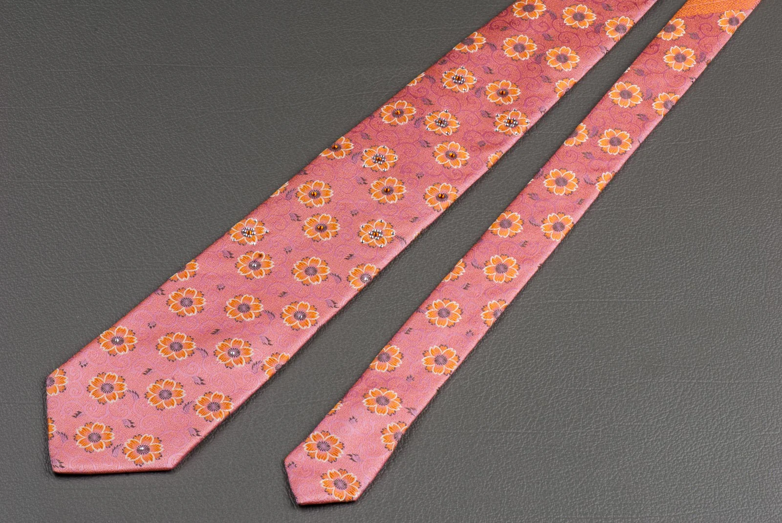 Perry Ellis Men's Rhinestone Silk Neck Tie Orange Floral Design On Salmon Pink - Image 5