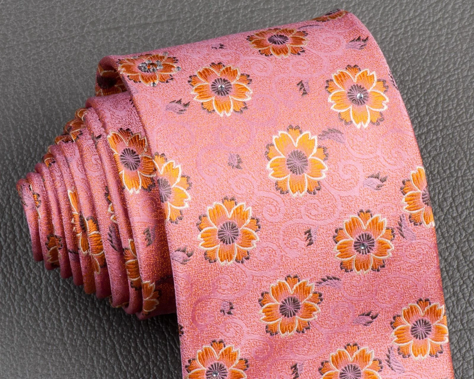 Perry Ellis Men's Rhinestone Silk Neck Tie Orange Floral Design On Salmon Pink - Image 6