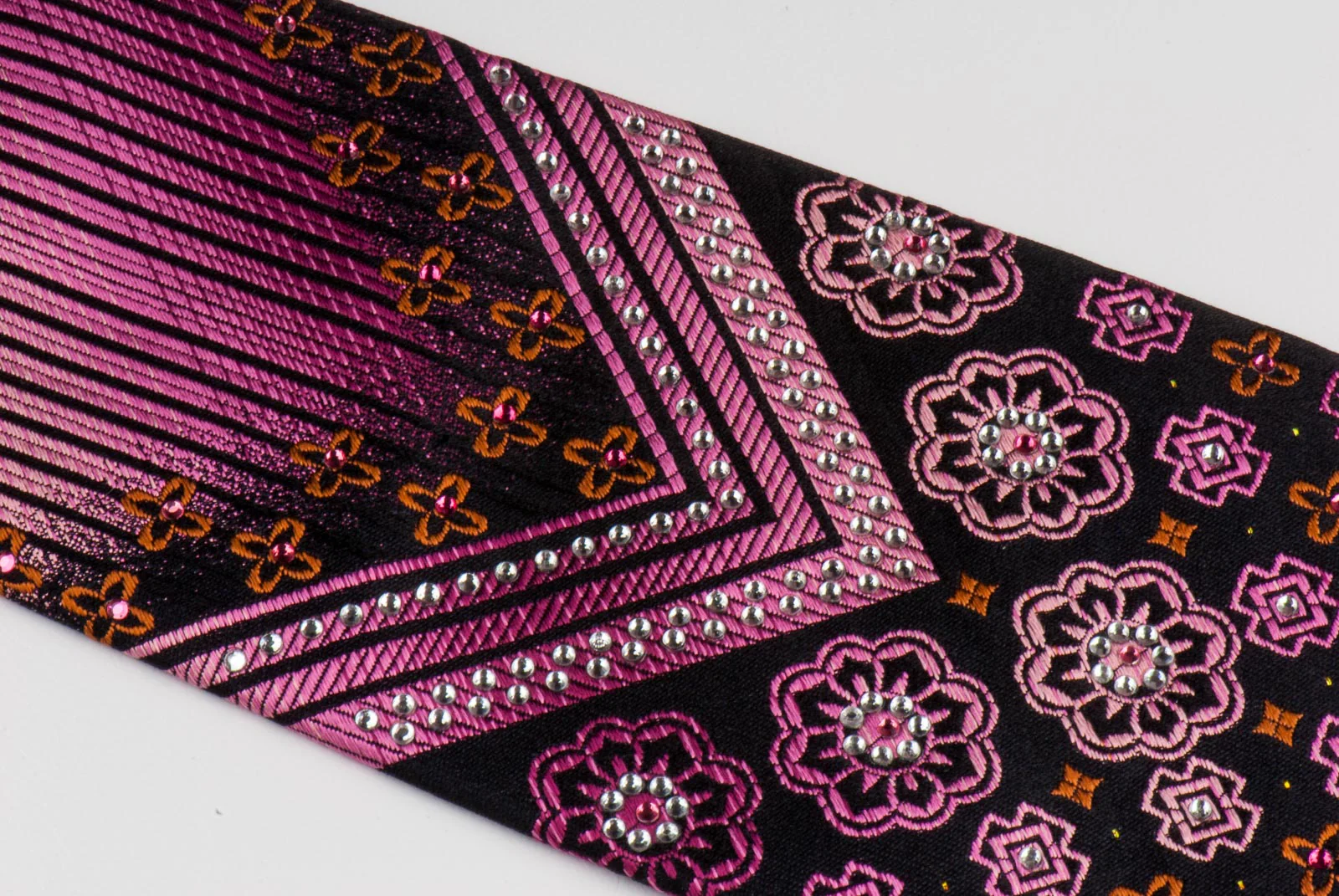 Perry Ellis Men's Silk Neck Tie Pink Quatrefoil Motif Design On Black - Image 2