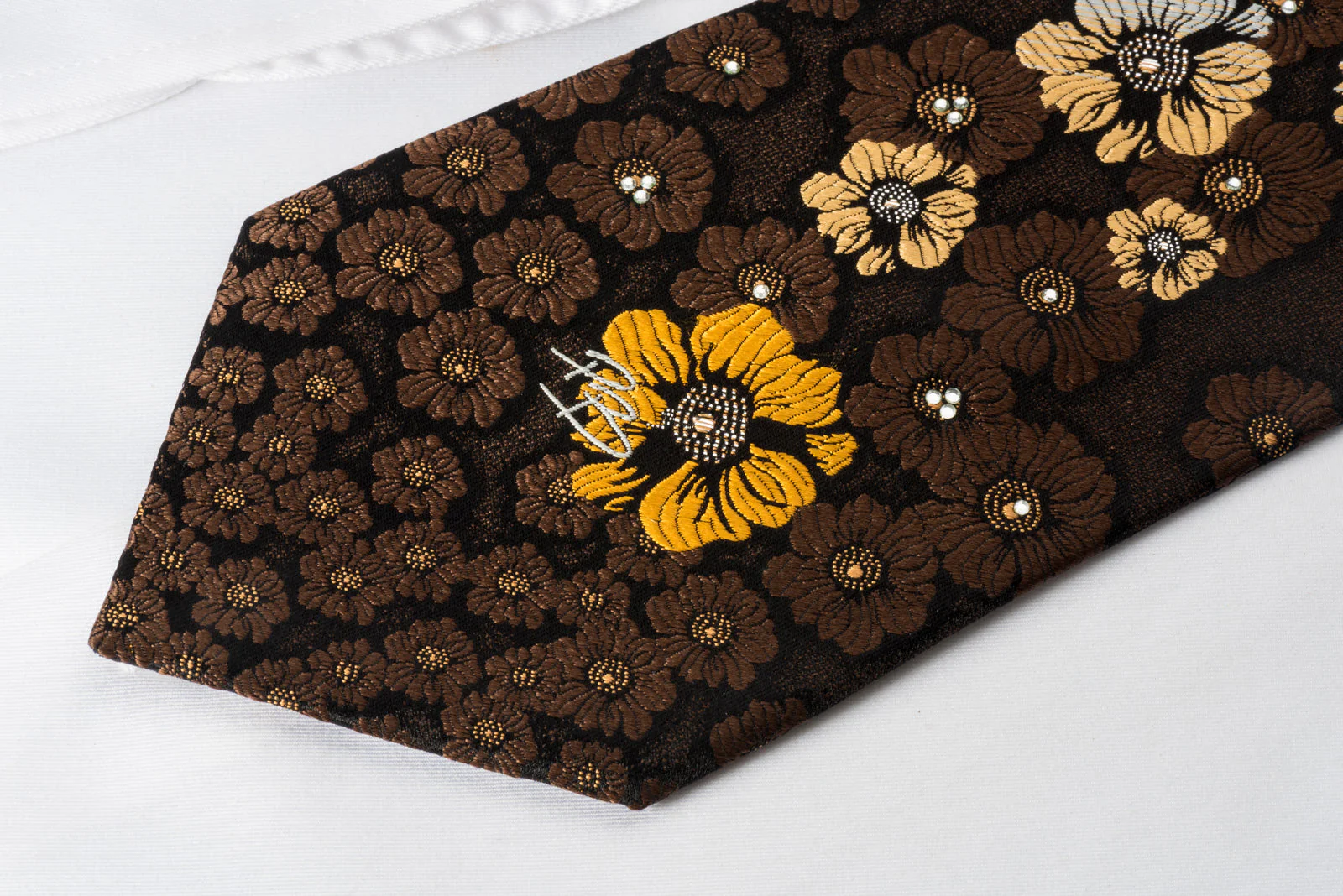 Floral On Brown Rhinestone Tie With Silver Sparkles - Image 6