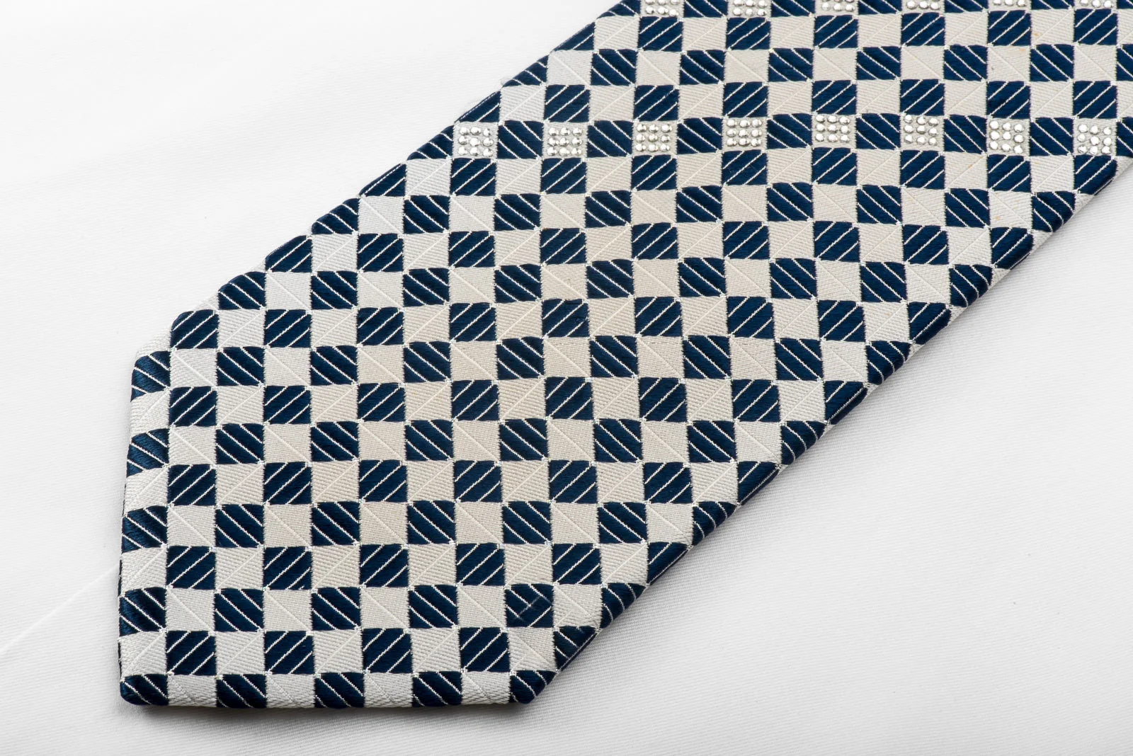 Pierre Cardin Men's Crystal Rhinestone Tie White Blue Checkered Silk With Silver Sparkles - Image 3