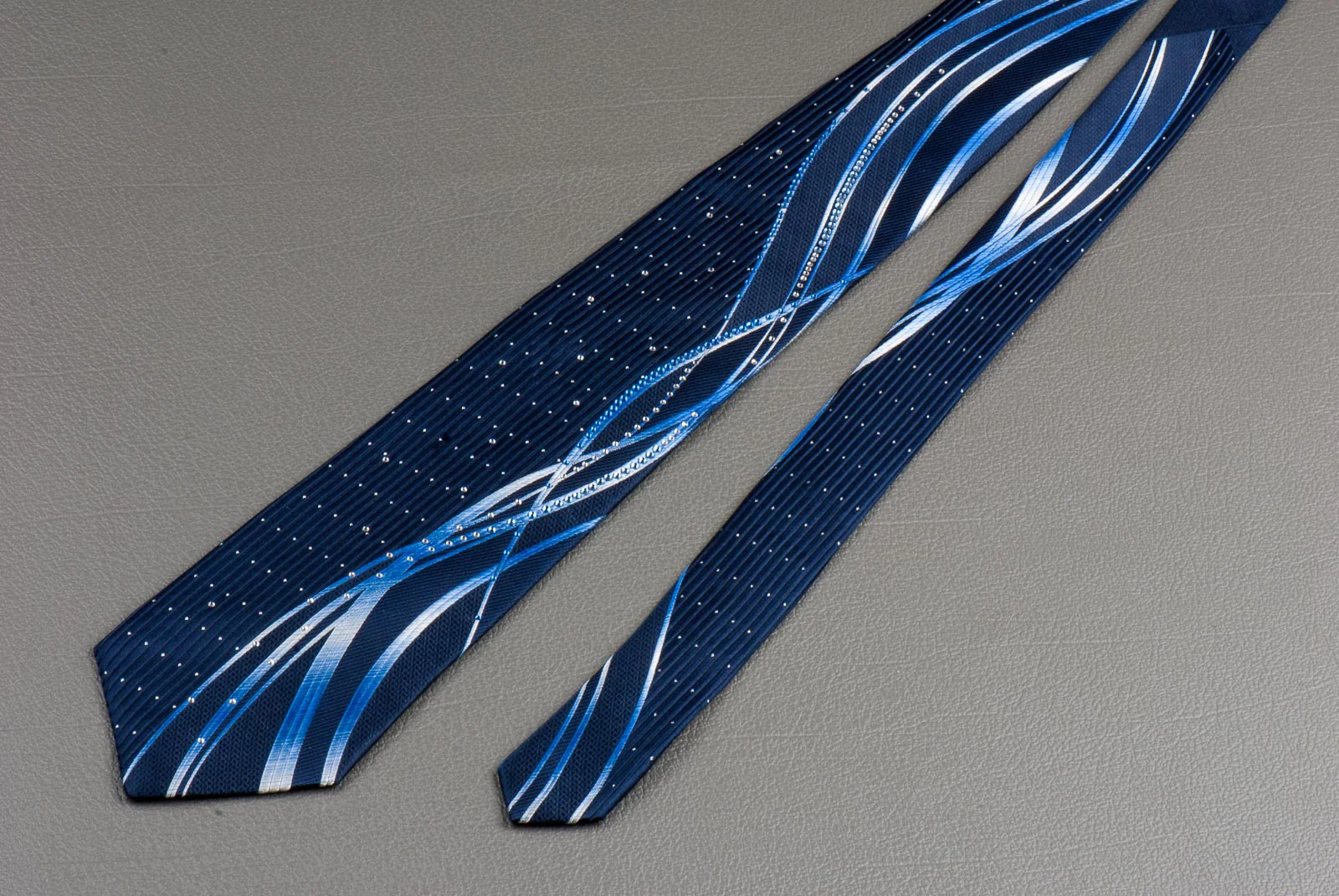Pierre Cardin Rhinestone Silk Neck Tie Vertical Waves on Dark Blue 3 1/2 In - Image 8