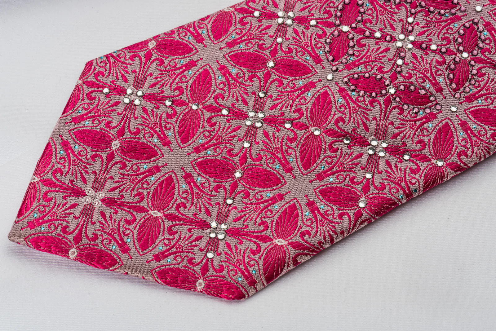 Remizio Rhinestone Necktie Anthemion Fleur De Lis On Pink With Silver Sparkles - Image 5