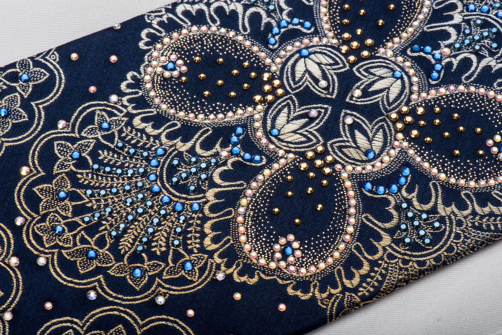 Renoma Men's Rhinestone Silk Necktie Anthemion On Navy With Gold Sparkles - Image 7