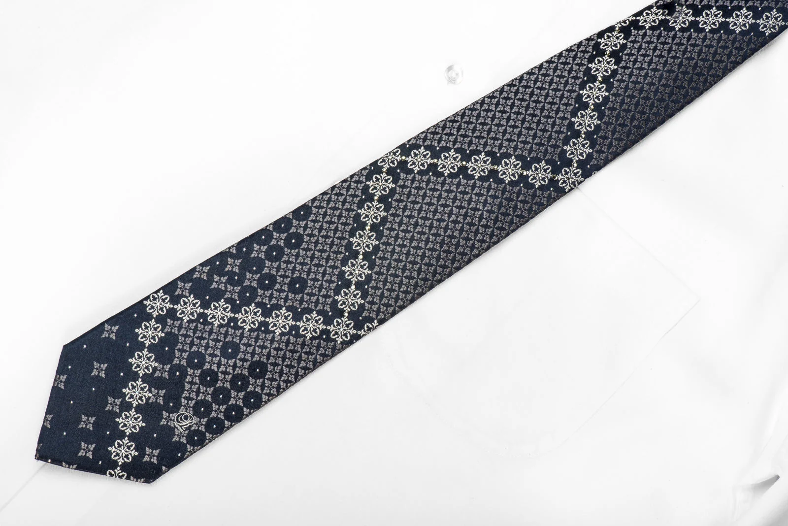 Renoma Men's Silk Crystal Necktie Silver Cartouche On NAvy With Silver Sparkles - Image 4