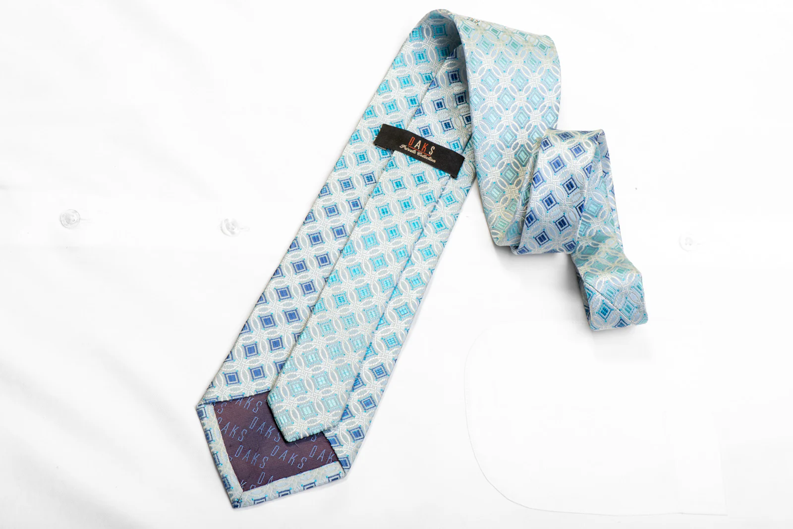 Silver Interlocking Circles On Pale Blue With Blue Sparkles - Image 4