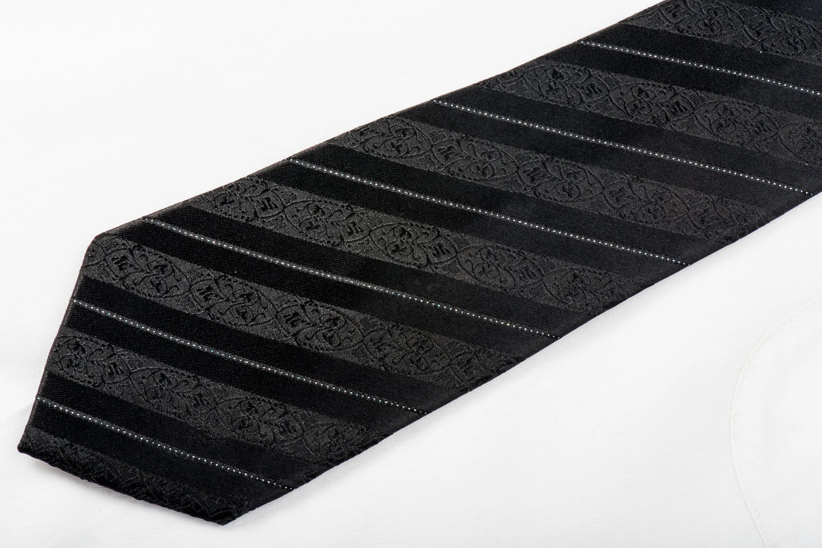 STCO Men's Black Silk Skinny Tie With Silver Stripes - Image 5