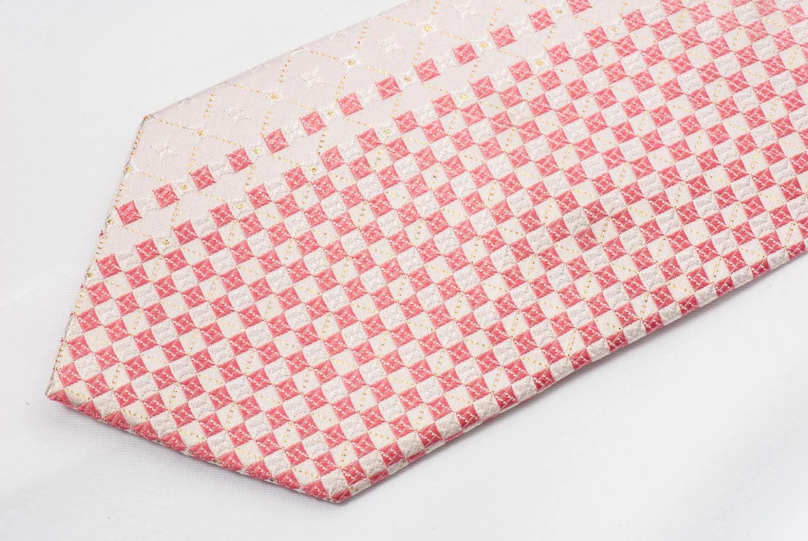 Vacci Mens Silk Rhinestone Necktie Checker On Pink With Silver Sparkles - Image 5