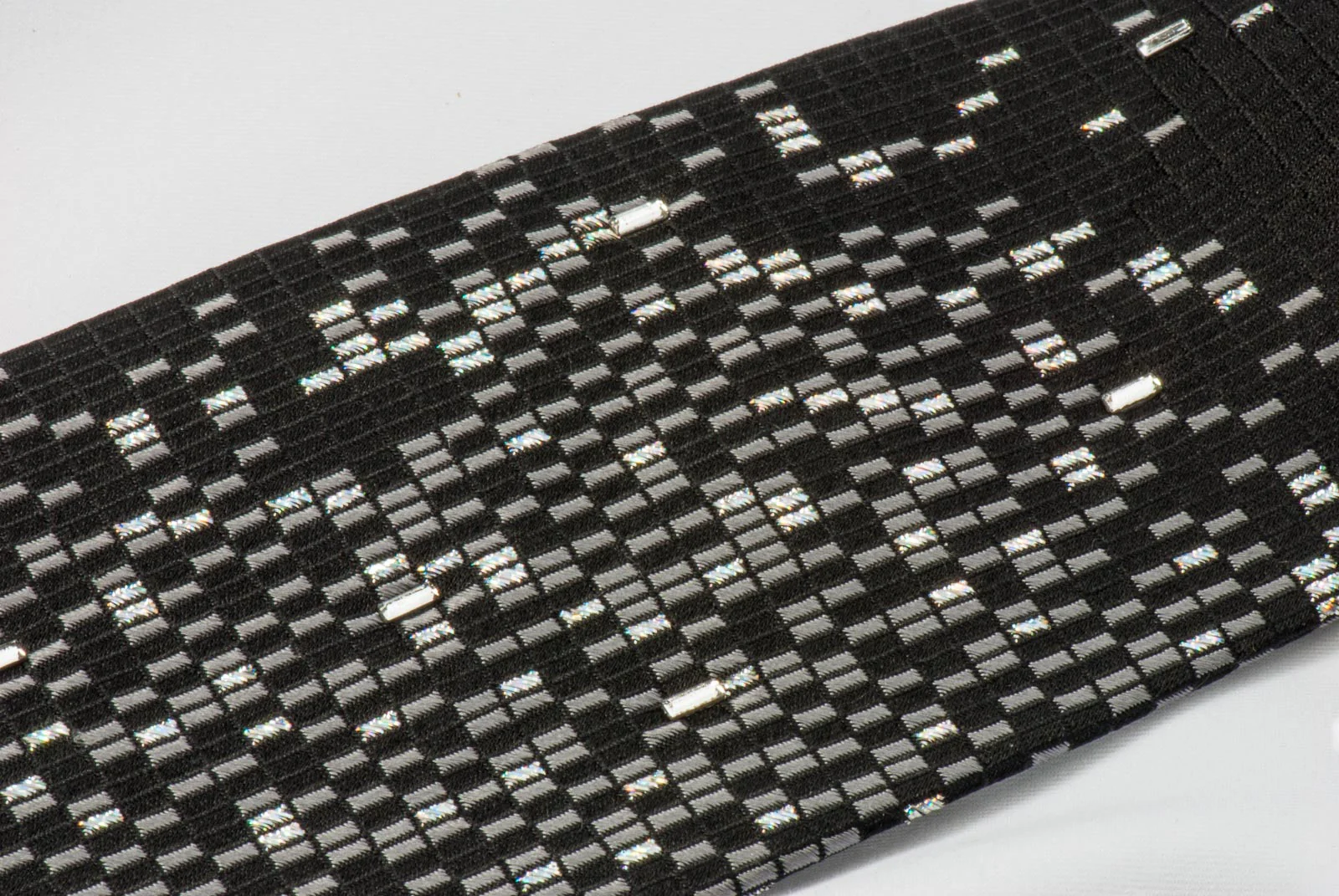Yezak Men's Silk Tie Silver Geometric Martix On Black With Silver Sparkles - Image 6